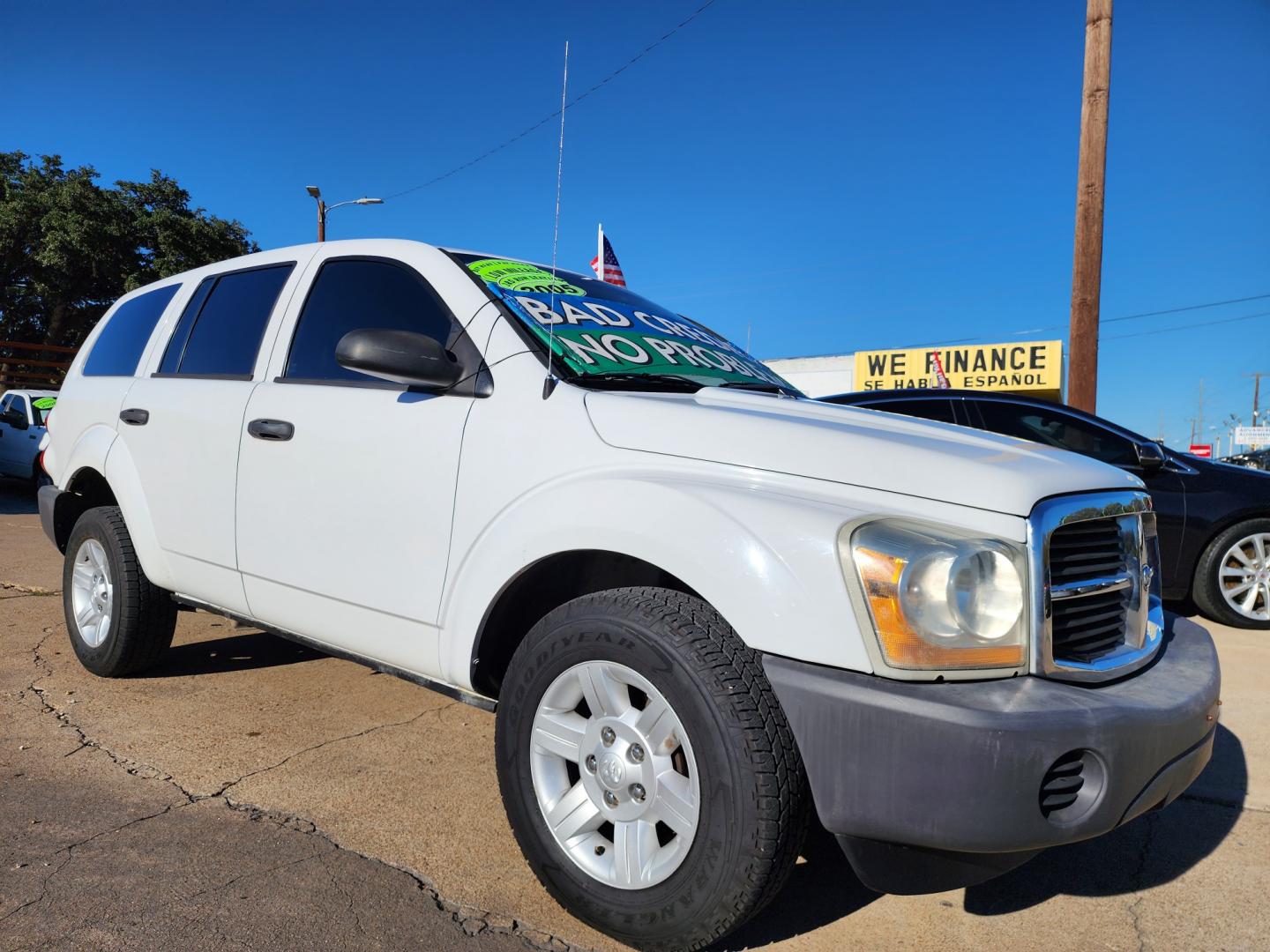 2005 WHITE Dodge Durango ST (1D4HD38K75F) with an 3.7L V6 SOHC 12V engine, AUTO transmission, located at 2660 S.Garland Avenue, Garland, TX, 75041, (469) 298-3118, 32.885387, -96.656776 - Photo#1